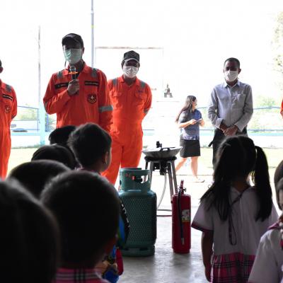 ฝึกอบรมให้ความรู้ และซักซ้อมการหนีไฟ