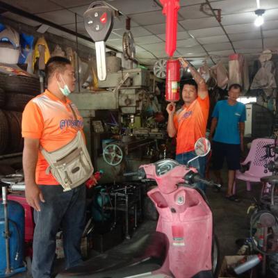 ดำเนินการตรวจสอบถังดับเพลิง แบบผงเคมีแห้ง เพื่อเป็นการเตรียมความพร้อมในการป้องกันและระงับอัคคีภัย