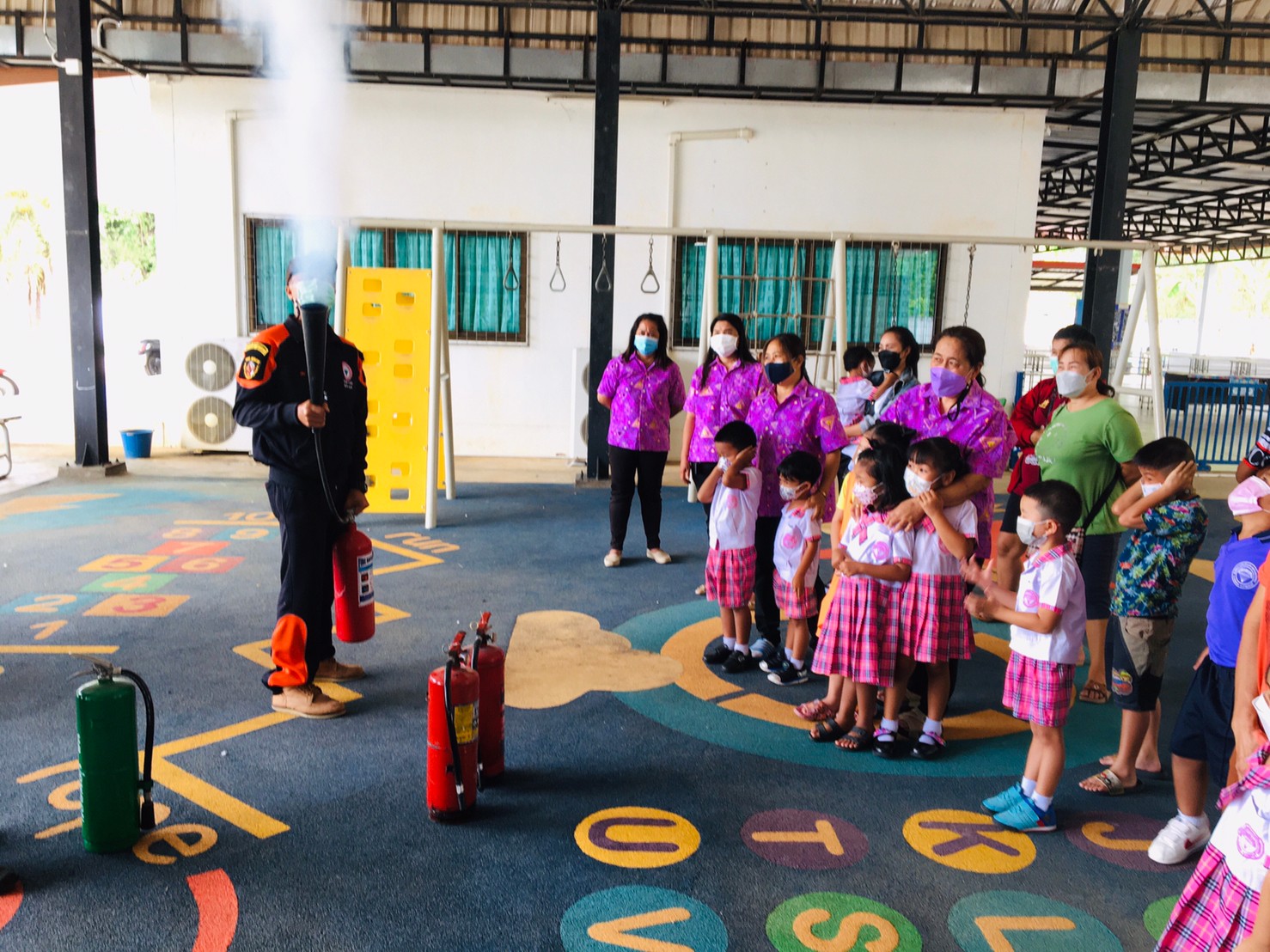 LINE ALBUM อบรมดับเพลิง ศูนย์พัฒนาเด็กเล็ก ทต 0.บ่อ