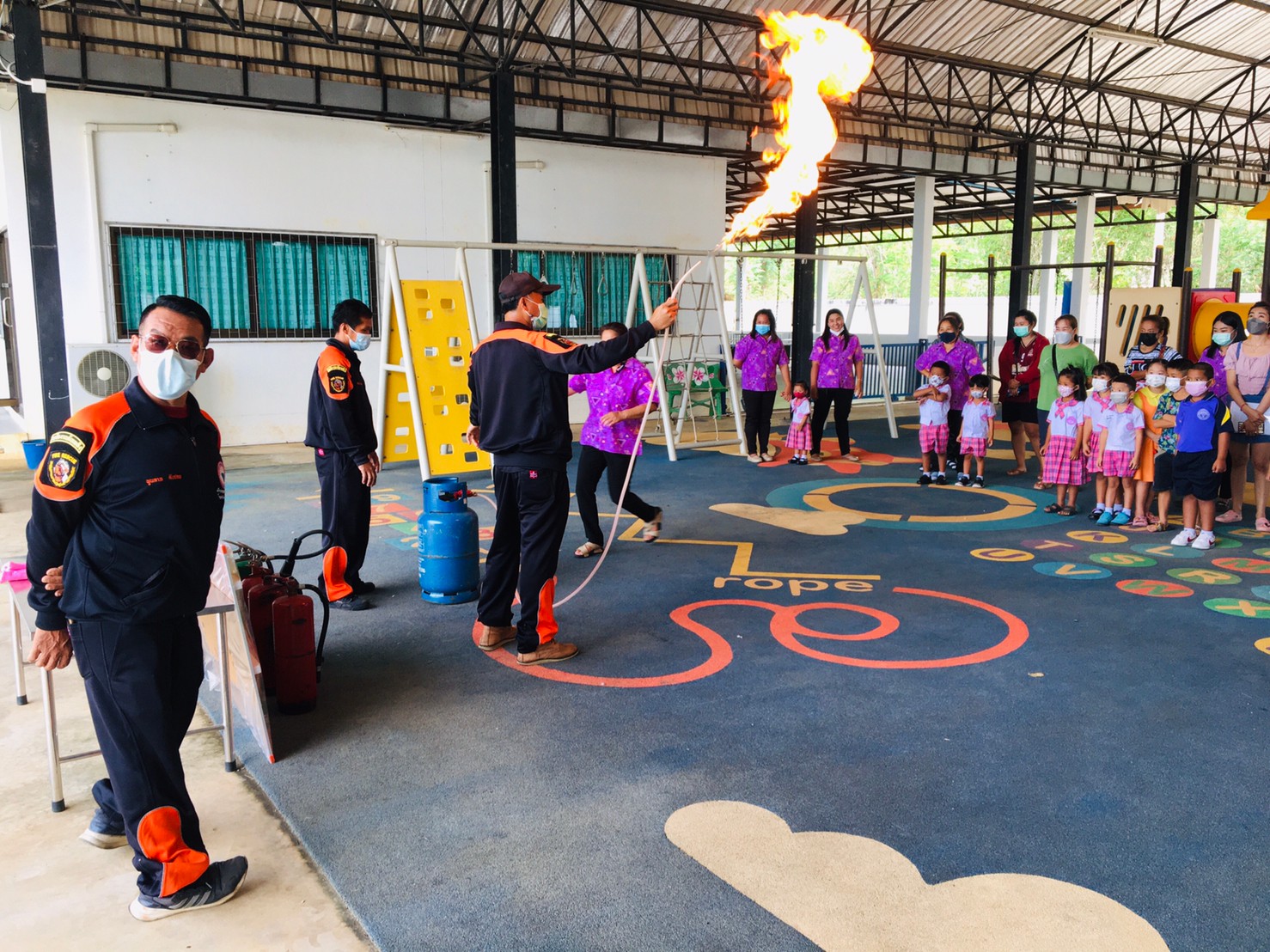 LINE ALBUM อบรมดับเพลิง ศูนย์พัฒนาเด็กเล็ก ทต 1.บ่อ