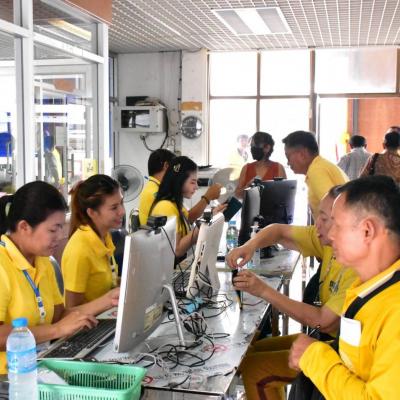  สำนักงานสาธารณสุขอำเภอบ่อพลอย ออกหน่วยให้บริการลงทะเบียน ‘หมอพร้อม’ ให้กับประชาชนในเขตเทศบาลตำบลบ่อพลอย